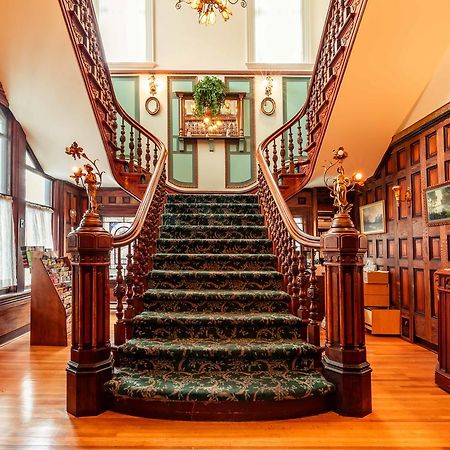 Amethyst Inn Виктория Екстериор снимка