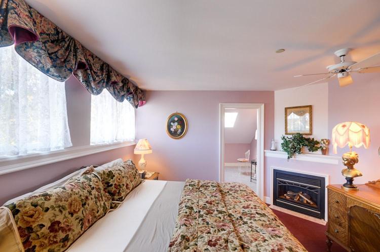 Amethyst Inn Виктория Екстериор снимка
