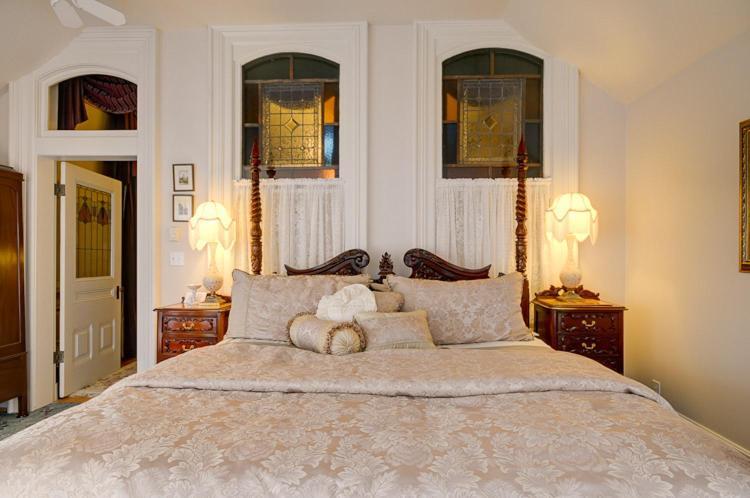 Amethyst Inn Виктория Екстериор снимка