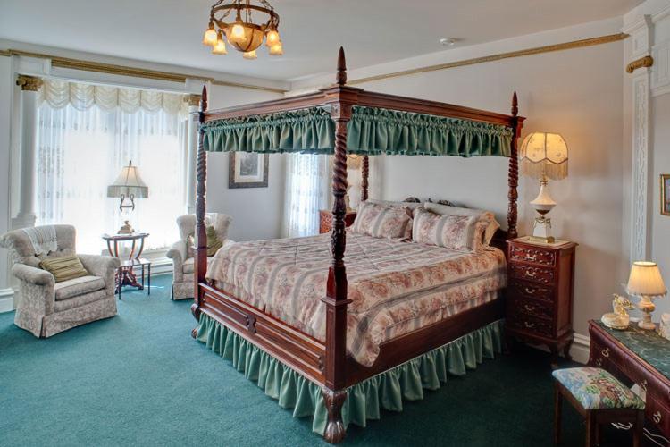 Amethyst Inn Виктория Екстериор снимка