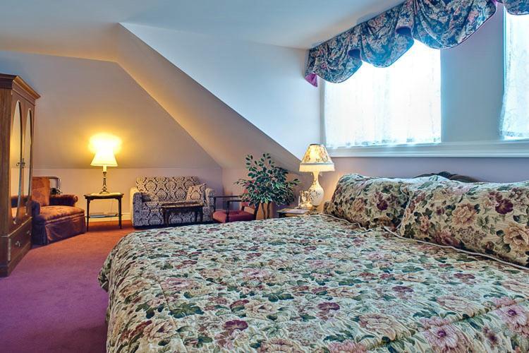 Amethyst Inn Виктория Екстериор снимка