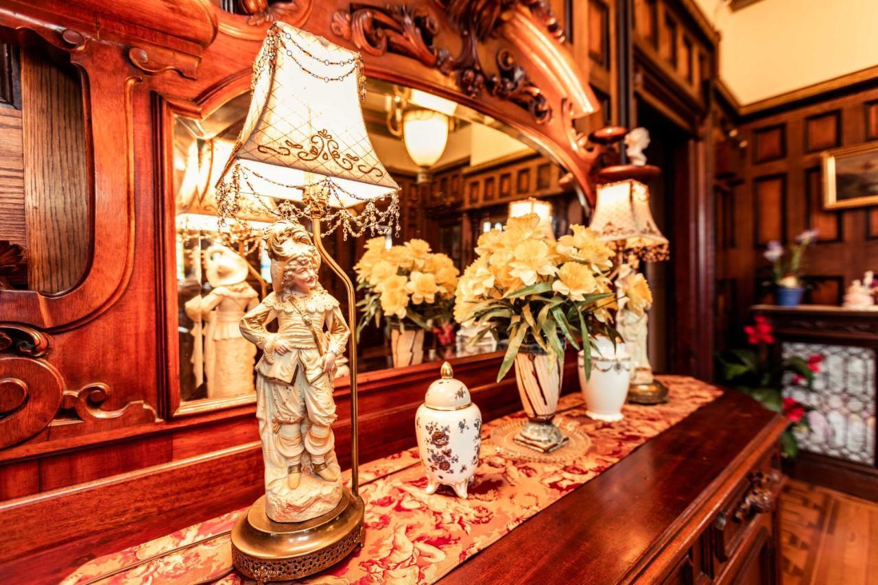 Amethyst Inn Виктория Екстериор снимка