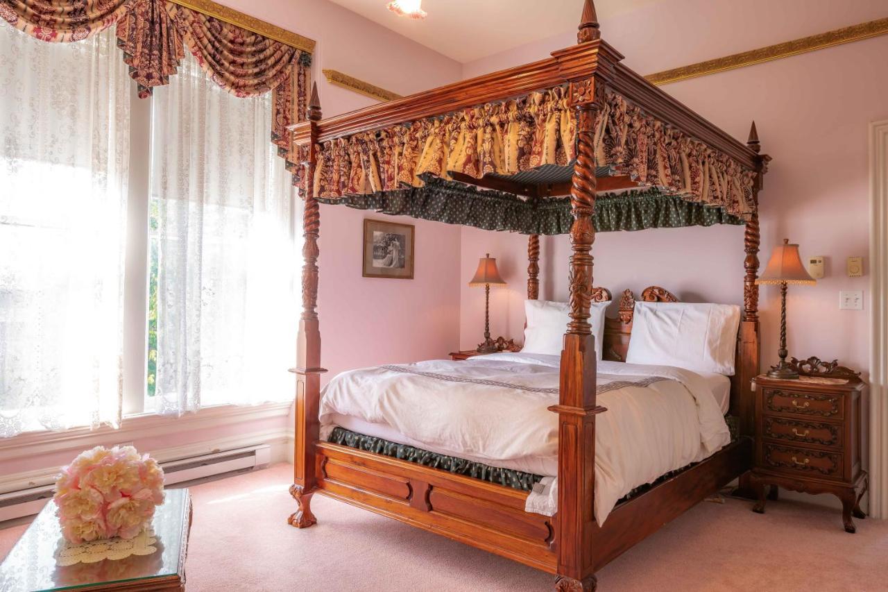 Amethyst Inn Виктория Екстериор снимка