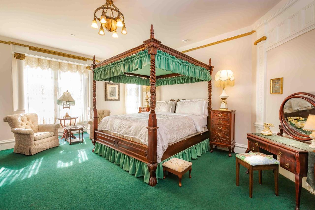 Amethyst Inn Виктория Екстериор снимка