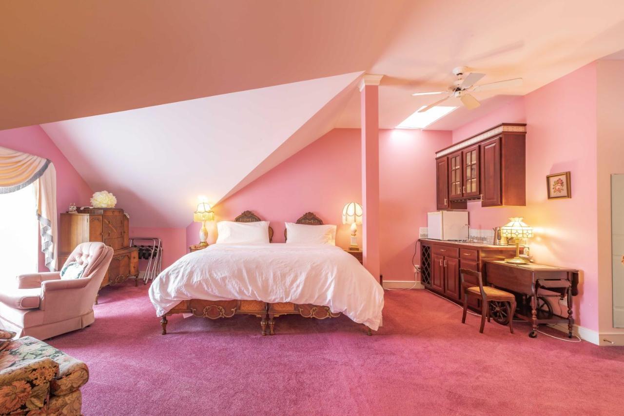 Amethyst Inn Виктория Екстериор снимка