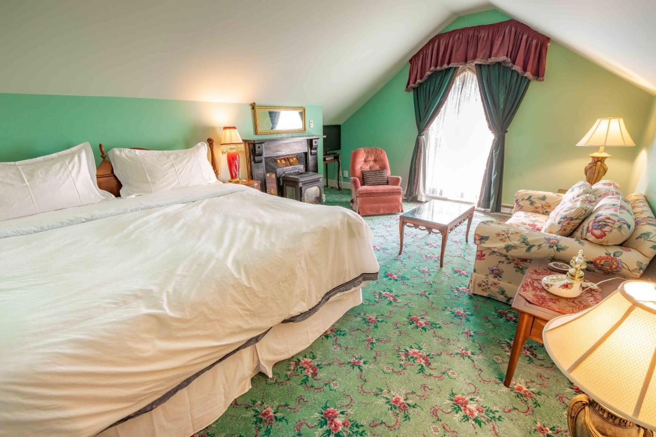 Amethyst Inn Виктория Екстериор снимка