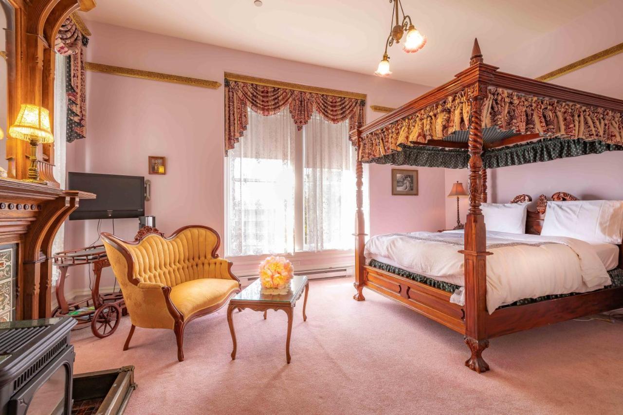 Amethyst Inn Виктория Екстериор снимка
