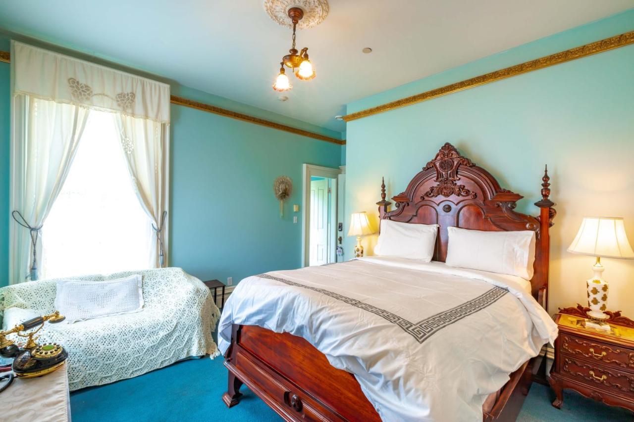 Amethyst Inn Виктория Екстериор снимка