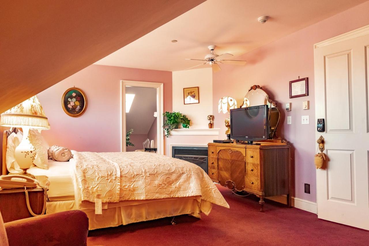 Amethyst Inn Виктория Екстериор снимка