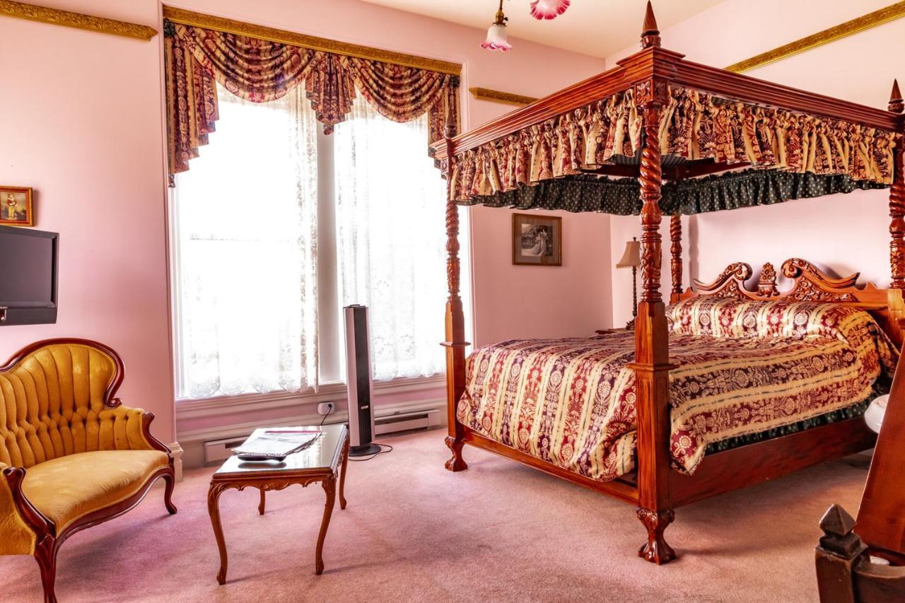 Amethyst Inn Виктория Екстериор снимка