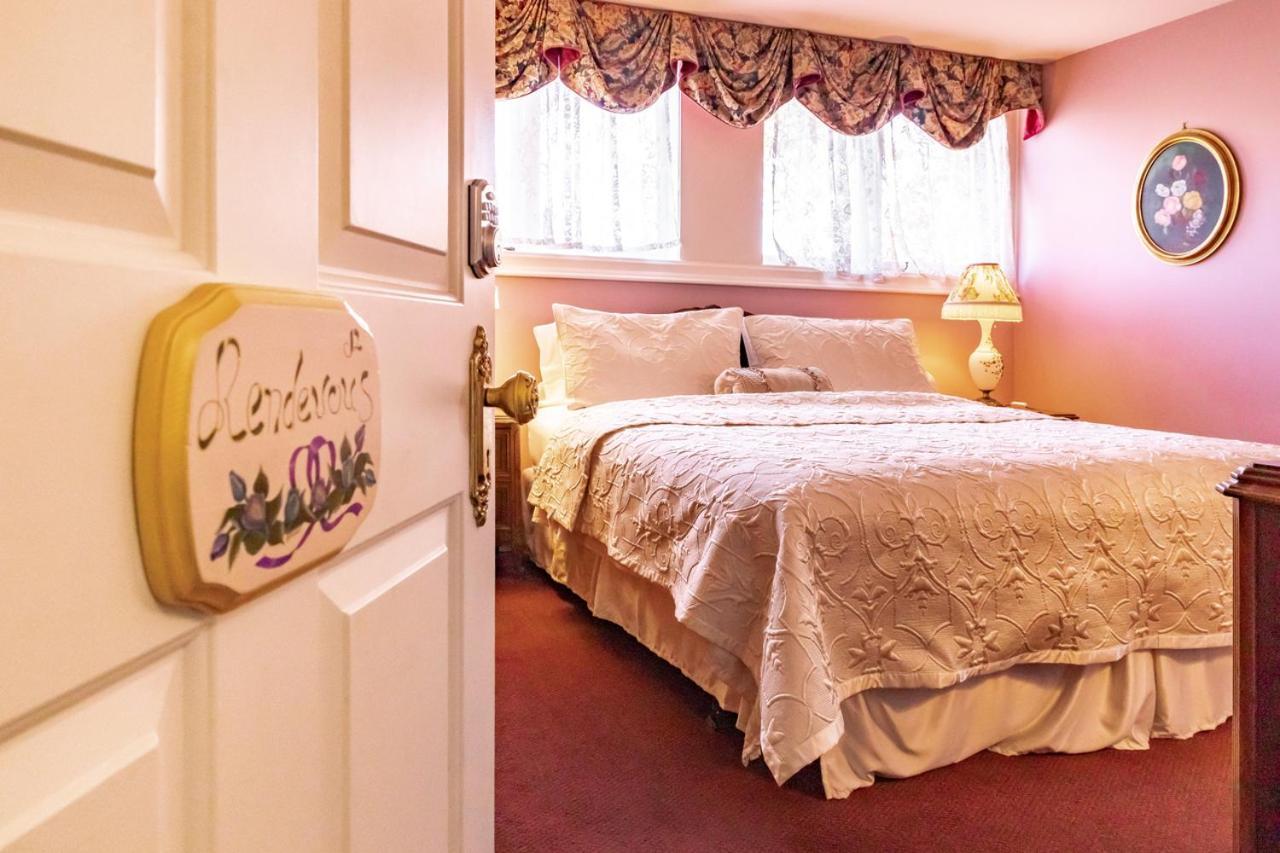 Amethyst Inn Виктория Екстериор снимка
