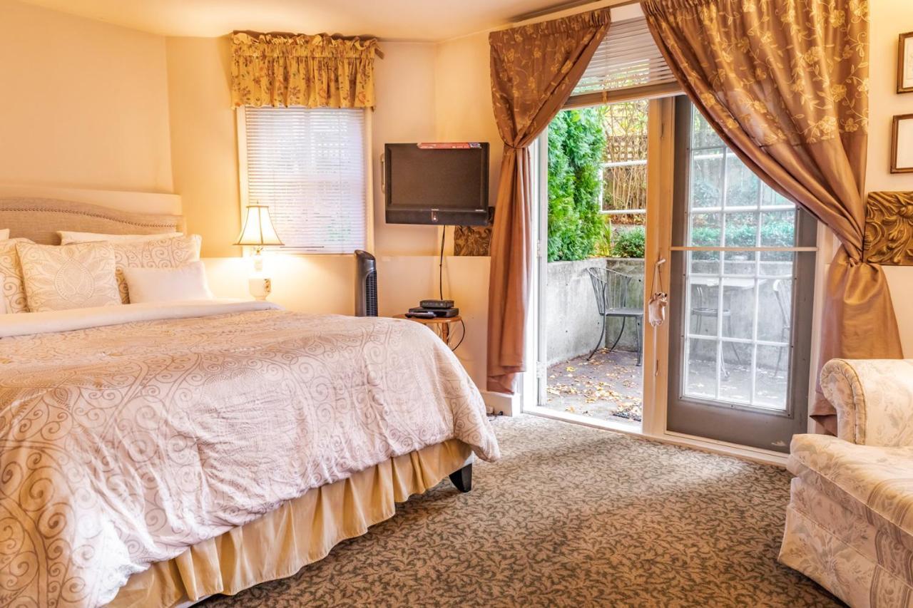 Amethyst Inn Виктория Екстериор снимка